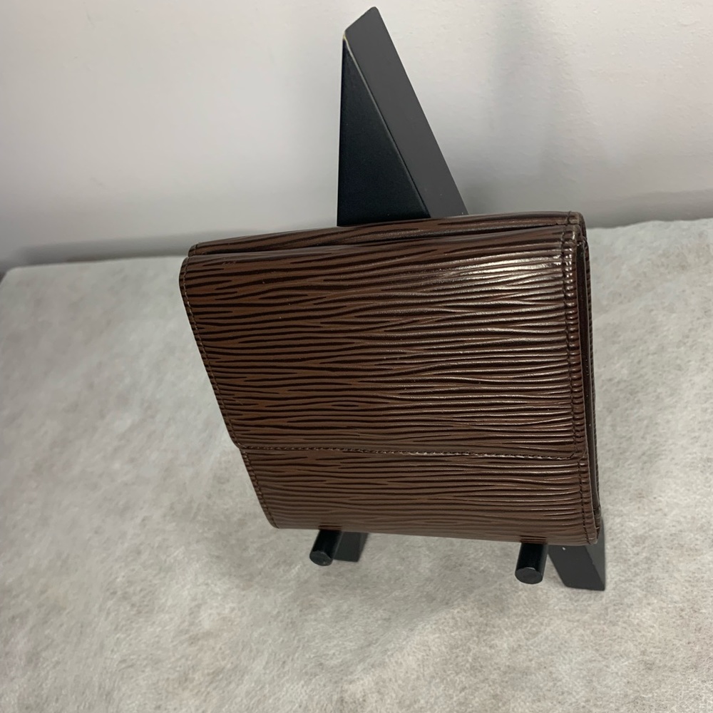 Authentic Louis Vuitton Epi Elise Wallet - Picture 2 of 9